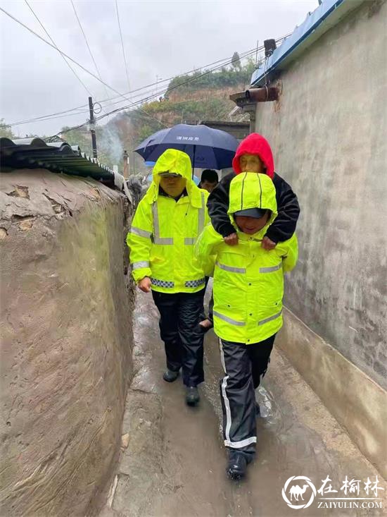 清涧公安：风雨同舟“警”相随，防汛抢险冲在前
