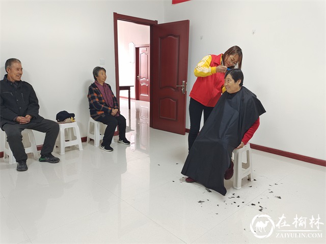 金沙路街道福利路社区开展“传承美德树新风 共度暖心重阳节”主题活动