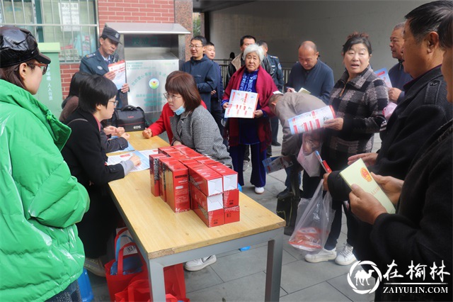 榆阳区沙河办阳光城社区联合市委统战部开展“我为群众办实事 法律援助进小区”活动   