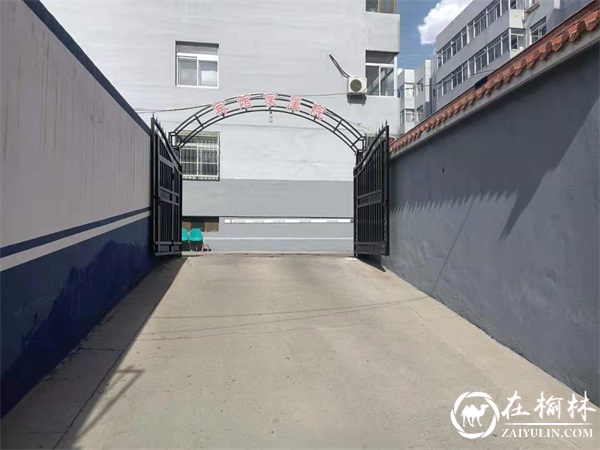 宾馆家属院安装大门