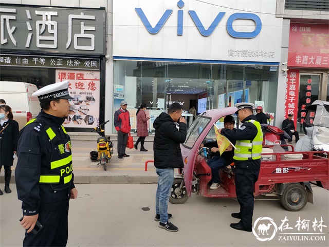 靖边交警常态化整治摩托车、电动车不戴安全头盔违法行为