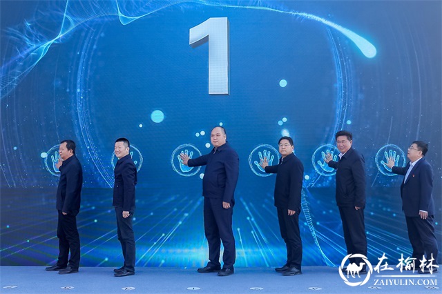 万物友好首批50台换电重卡交付榆能集团，榆林首座绿色智能重卡换电站正式运营！