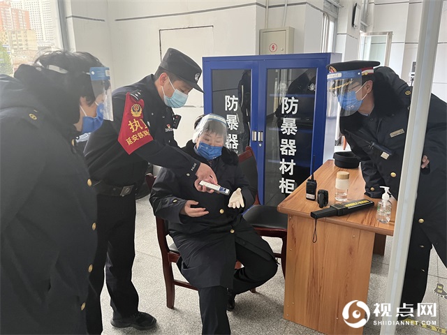 甘泉铁警以“宣”促“防”，积极开展防范电信网络诈骗宣传活动