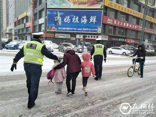 战风雪,斗严寒!靖边交警雨雪天气保畅通