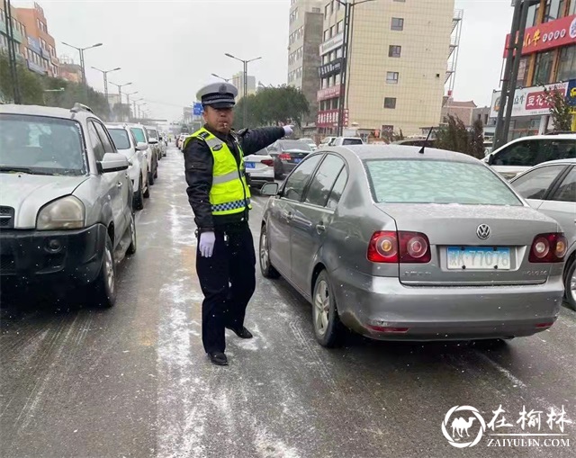 战风雪,斗严寒!靖边交警雨雪天气保畅通