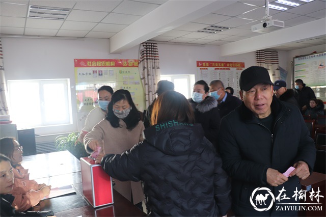 驼峰办东岳路社区（第二选区）顺利召开第十九届人大换届选举大会