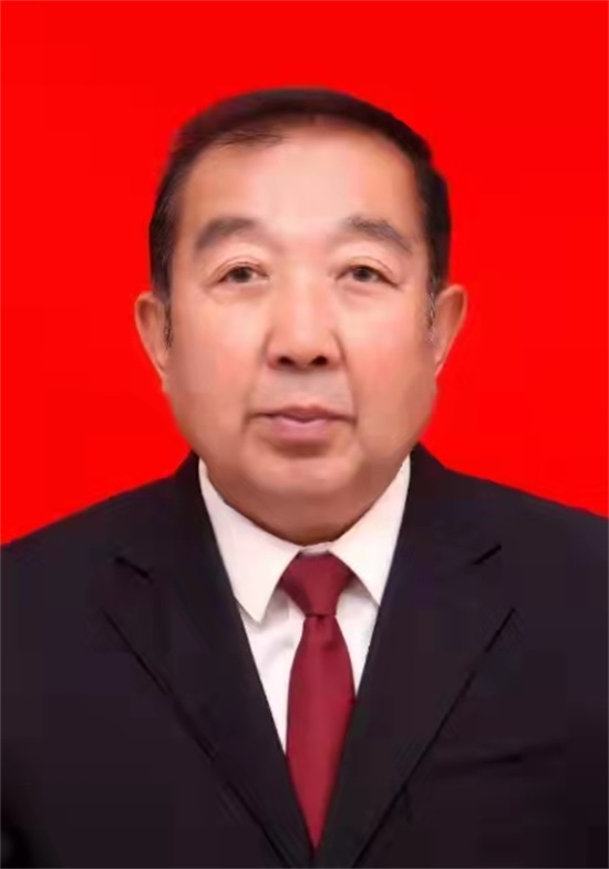 横山区刘文富与《人文高镇》:平凡人写出大文章