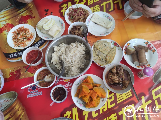 冬日里的高西沟,龙头山上党旗飘