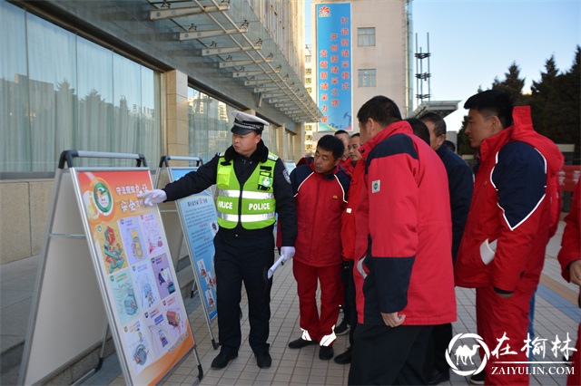 靖边交警开展第十个“全国交通安全日”主题宣传活动