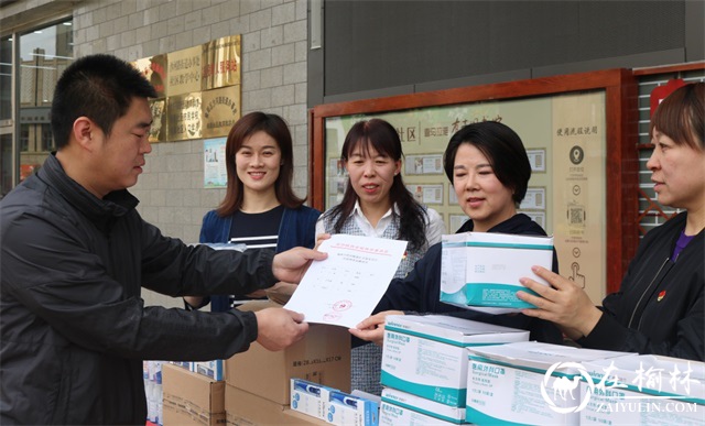 沙河办榆康社区：“双报到”单位进捐赠防疫物资助力社区疫情防控常态化