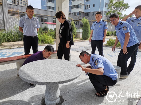 共建单位为小区捐赠石桌椅