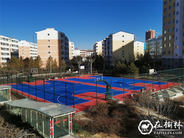 篮球场地面更新后