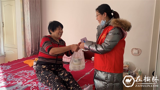 榆阳区金沙路街道金榆社区:情暖冬至 爱在社区