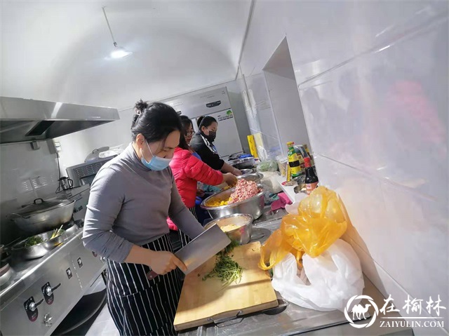 新明楼街道灵秀街社区开展“情暖社区 爱在冬至”的活动