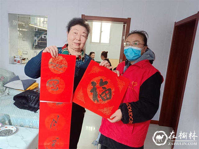 榆阳区鼓楼街道普惠泉社区开展“迎新春 送春联”活动
