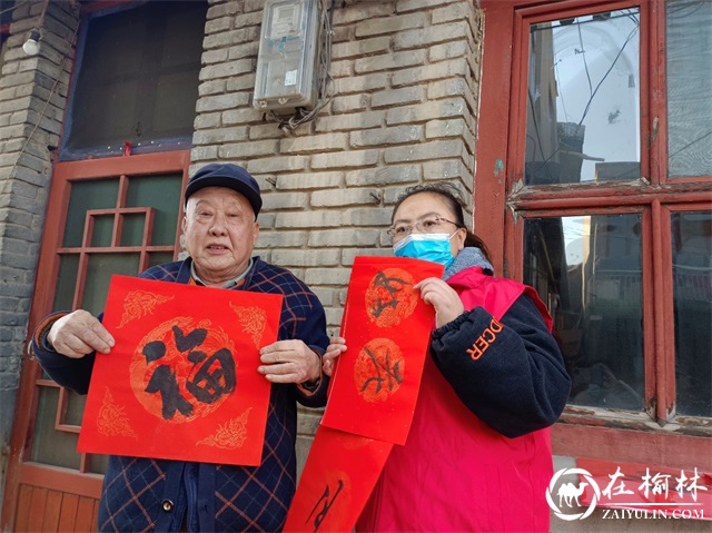 榆阳区鼓楼街道普惠泉社区开展“迎新春 送春联”活动