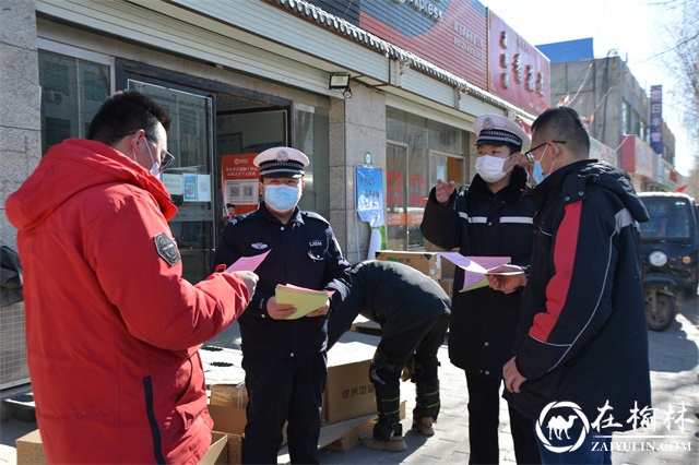 春运首日，靖边交警整治宣传齐头并进