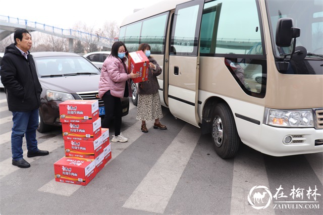 榆林市政协各界爱心济困协会向沙河路街道雨润路社区捐赠抗疫物资