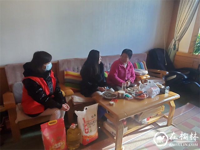 榆阳区长城路街道滨河路社区开展“情系老年人 冬日送温暖”慰问活动