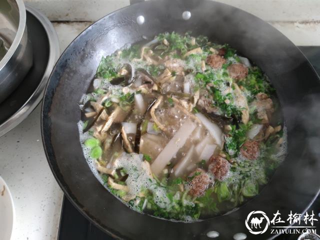 糁子粉汤，一些普通的食材被榆林人吃出了新花样