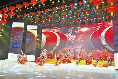 图为文艺晚会演出现场。 白凌燕 摄