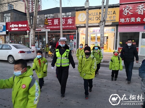 开学季，靖边交警护学行动温暖上线
