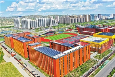 陕建九建集团承建神木市第一高级中学工程二标段。