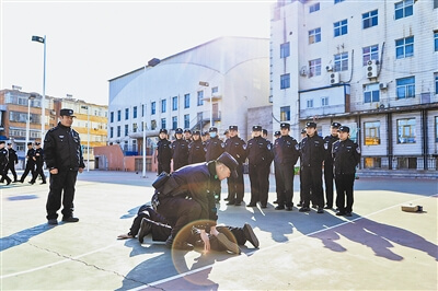 府谷县公安局组织全体民辅警开展春季整训活动