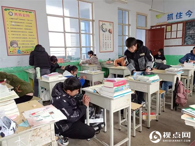 汉中市西乡县隆基中学举行“净化环境，美化校园”活动