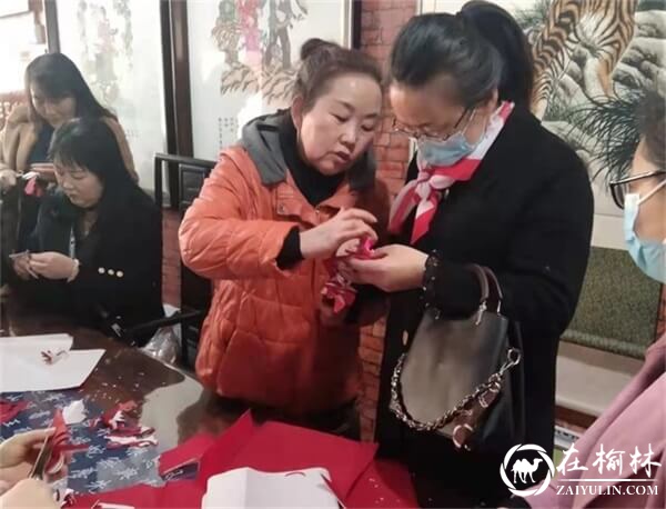 鼓楼街道凯歌楼社区开展“巾帼心向党，庆三八妇女节”红色剪纸活动