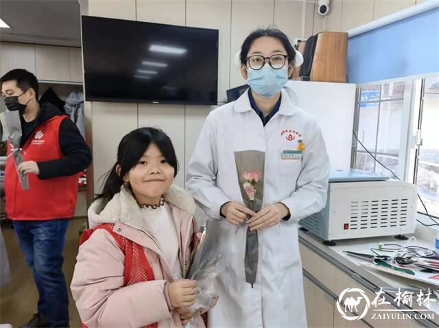 榆林春苗青少年服务中心：送你一朵小红花，致敬最可爱的人