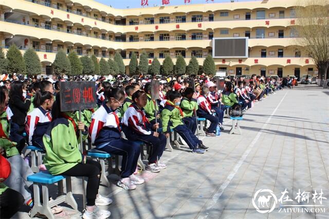 开学第一课！靖边交警走进校园送交通安全宣传“大礼包”