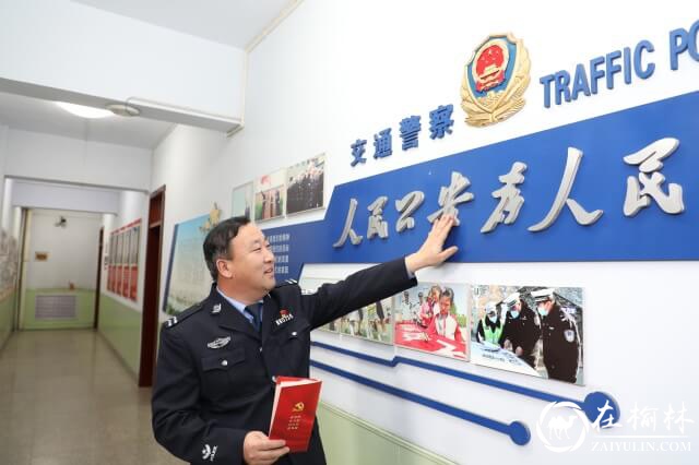 特殊礼物送党员 初心不改聚警心