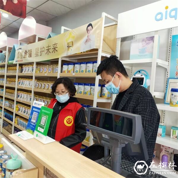 驼峰路街道东岳路社区积极督促辖区商户、小区落实疫情防控工作措施