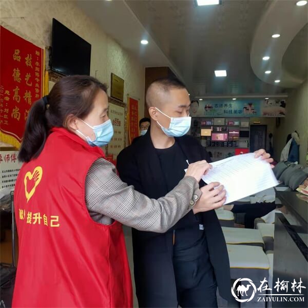 驼峰路街道东岳路社区积极督促辖区商户、小区落实疫情防控工作措施