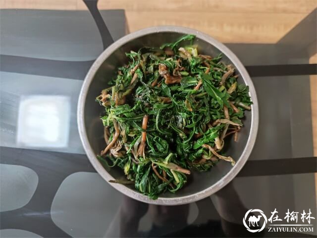 表弟从高山上挖来苦菜，怎么吃好呢？