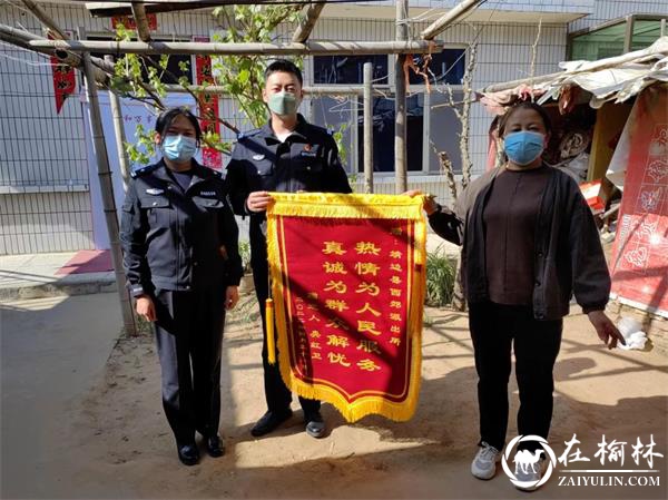 靖边公安西郊派出所:服务群众出实招,上门办证解民忧