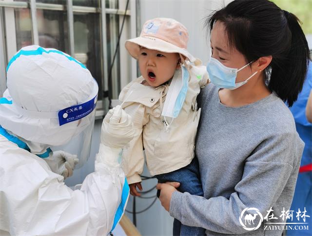 榆阳区沙河办阳光城社区有序开展为期两天的全员核酸检测工作