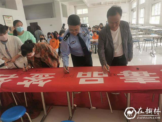 府谷县公安局大昌汗派出所开展禁毒宣传进校园活动