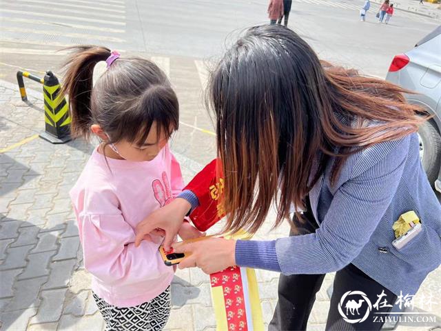 榆阳区鼓楼街道办:疫情无情,“贴贴”暖心