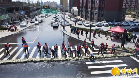 我市在榆林城区开展了防汛抢险实战演练