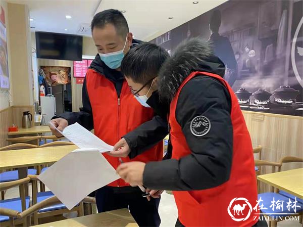 榆阳区鼓楼街道普惠泉社区：战“疫”一线党旗扬 “双报到”为民服务“不打烊”