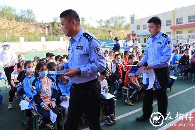 府谷县公安局大昌汗派出所：反诈宣传进校园 护航青春送安全