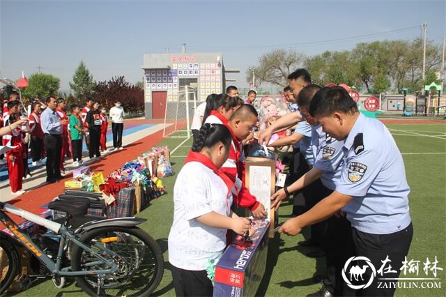 靖边县公安局“点亮微心愿 庆祝六一儿童节”主题党日活动走进县特校
