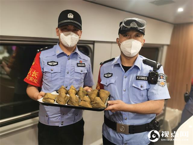 浓情端午送清凉暖警心 延安乘警尽全力保平安
