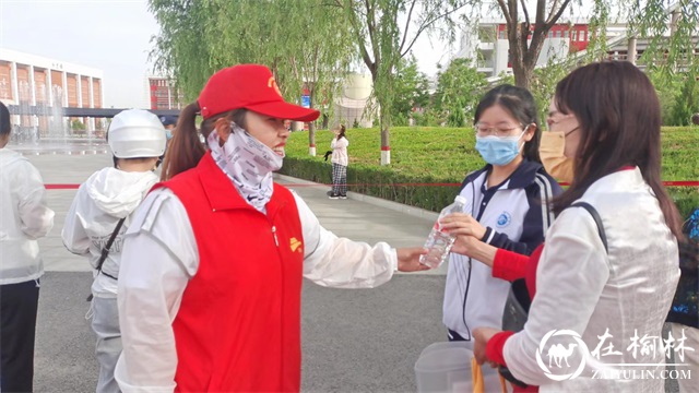 奉献爱心，助力高考——金沙路街道福利路社区开展爱心助考志愿服务活动