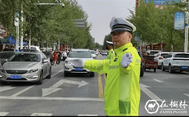 流年似水 靖边交警高考护航依旧