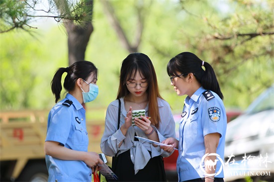 府谷公安:送您一把反诈扇 防诈知识记心间