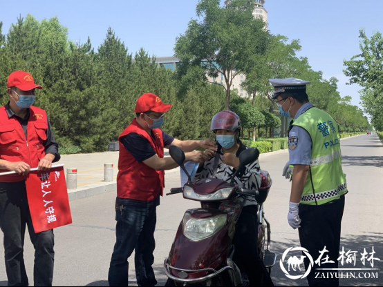 榆林公安高新交警大队党支部联合寄递事业部第一党支部开展“文明榆林 你我同行”主题党日宣传活动