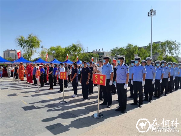 靖边县公安局交警大队开展“安全生产月”宣传咨询日活动